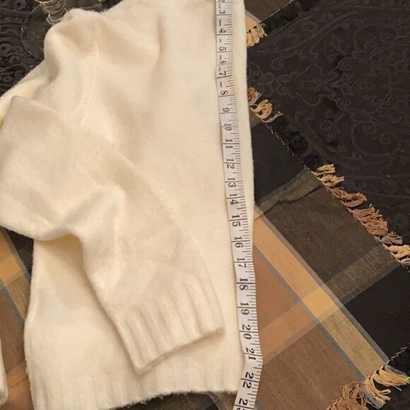 Faded glory NWT size large  beautiful cream cardigan with jeweled clasp - Picture 9 of 11